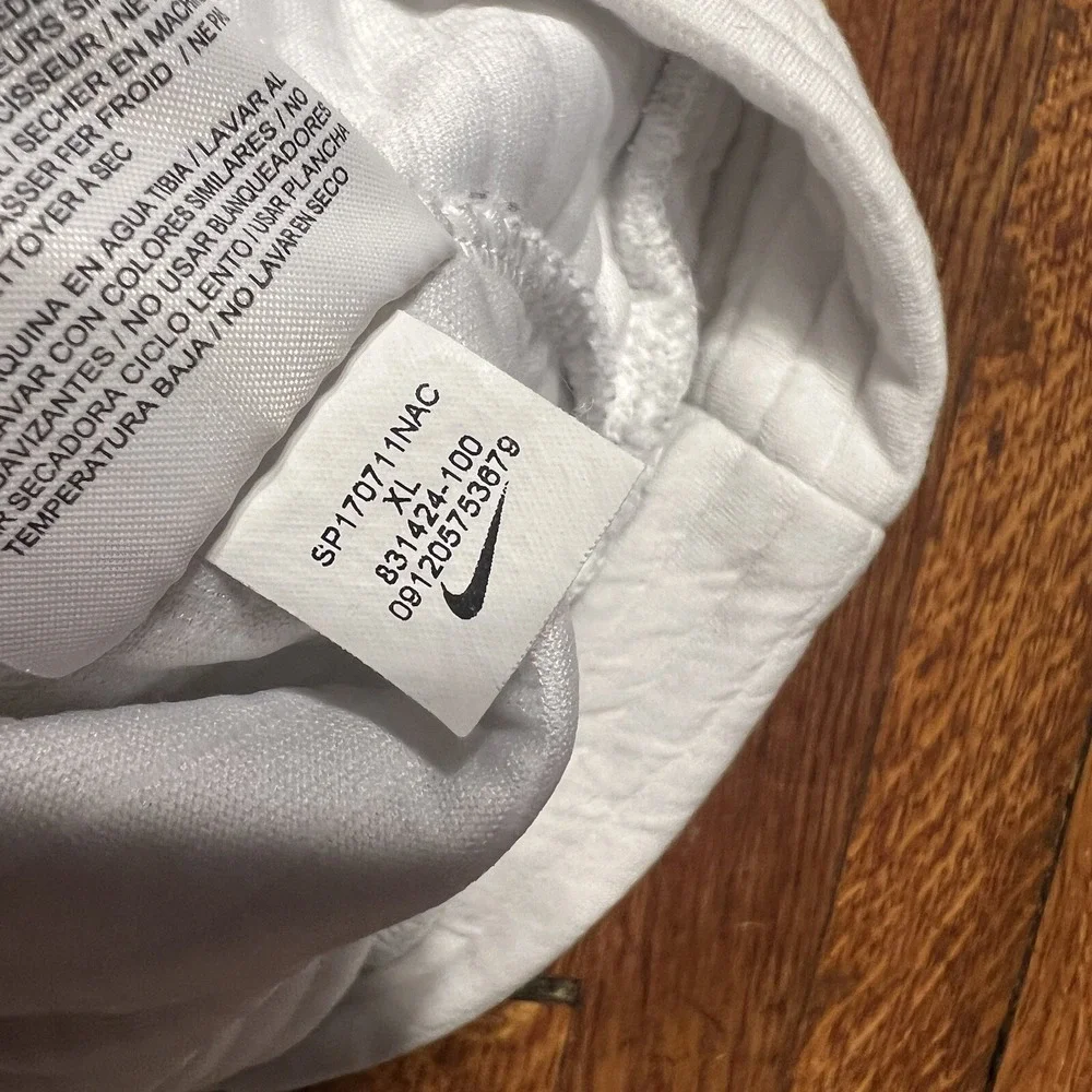 Nike Golf Sweater Size XL (short arms) White Dri Fit